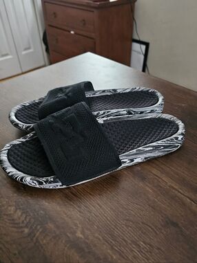 Black Marbled Slide Sandals - Men's Comfort Pool Slides APL Briand. Mens 11.